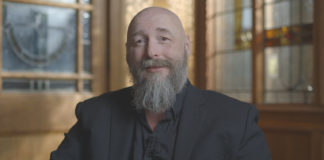 Warren Ellis – DC Comics rimuove la storia del Batman Dinosauro dall’evento Death Metal Warren Ellis