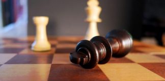 Secondo ABC il gioco degli scacchi è razzista, Kasparov: “Giocate a Go” Scacchi