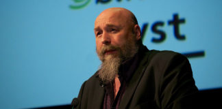 Warren Ellis pronto a tornare nel mondo del fumetto, poi Image Comics ritratta Warren Ellis