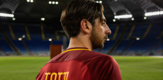 Speravo De Morì Prima – Pietro Castellitto è Francesco Totti nella prima immagine della serie Sky Original