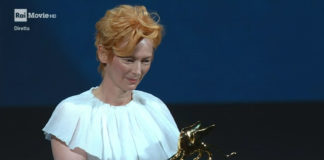 Venezia 77 – Tilda Swinton riceve il Leone d’oro alla carriera, nel suo discorso omaggia Chadwick Boseman Venezia 77
