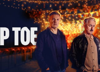 Tip Toe – Russell T Davies racconta quanto è fragile la libertà di essere se stessi | Recensione